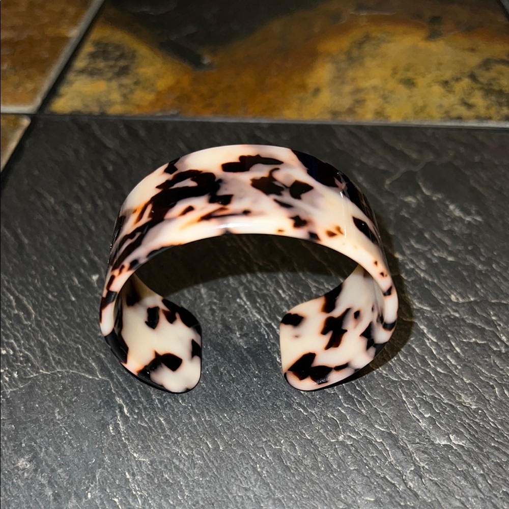 Tortoise Shell Patterned Bracelet - image 3